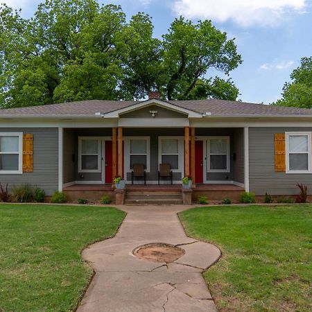 Rock & Roll House, Fiber Internet, Roku Tv, Washer & Dryer, By Dt Chickasha & Leg Lamp! Exterior foto