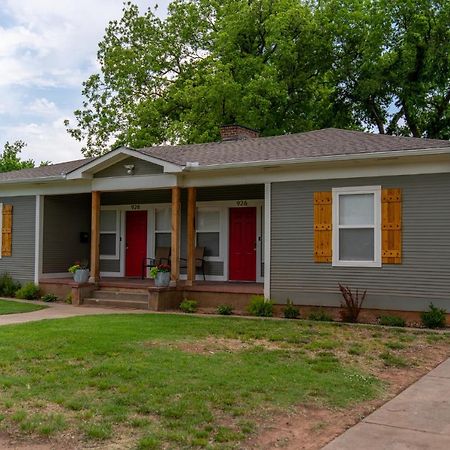 Rock & Roll House, Fiber Internet, Roku Tv, Washer & Dryer, By Dt Chickasha & Leg Lamp! Exterior foto