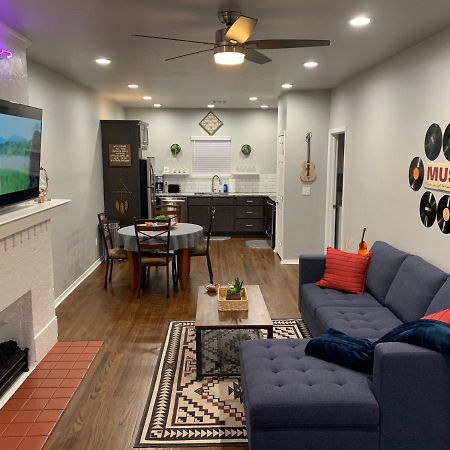Rock & Roll House, Fiber Internet, Roku Tv, Washer & Dryer, By Dt Chickasha & Leg Lamp! Exterior foto