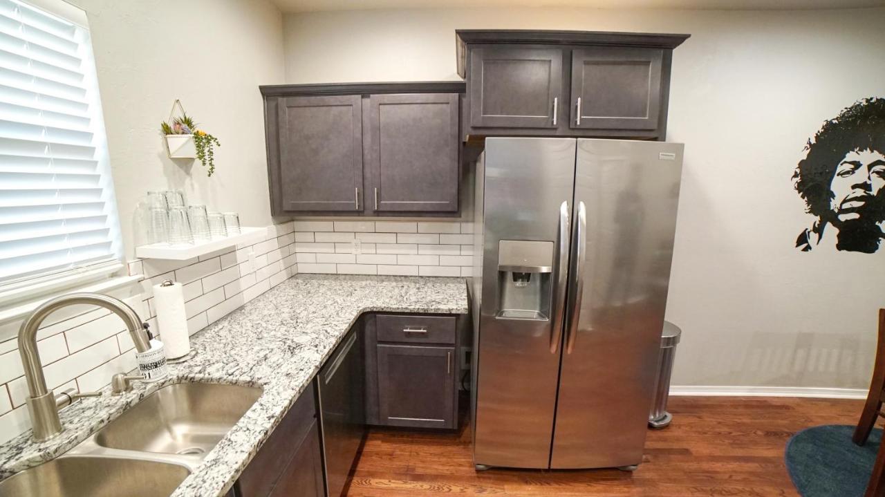 Rock & Roll House, Fiber Internet, Roku Tv, Washer & Dryer, By Dt Chickasha & Leg Lamp! Exterior foto