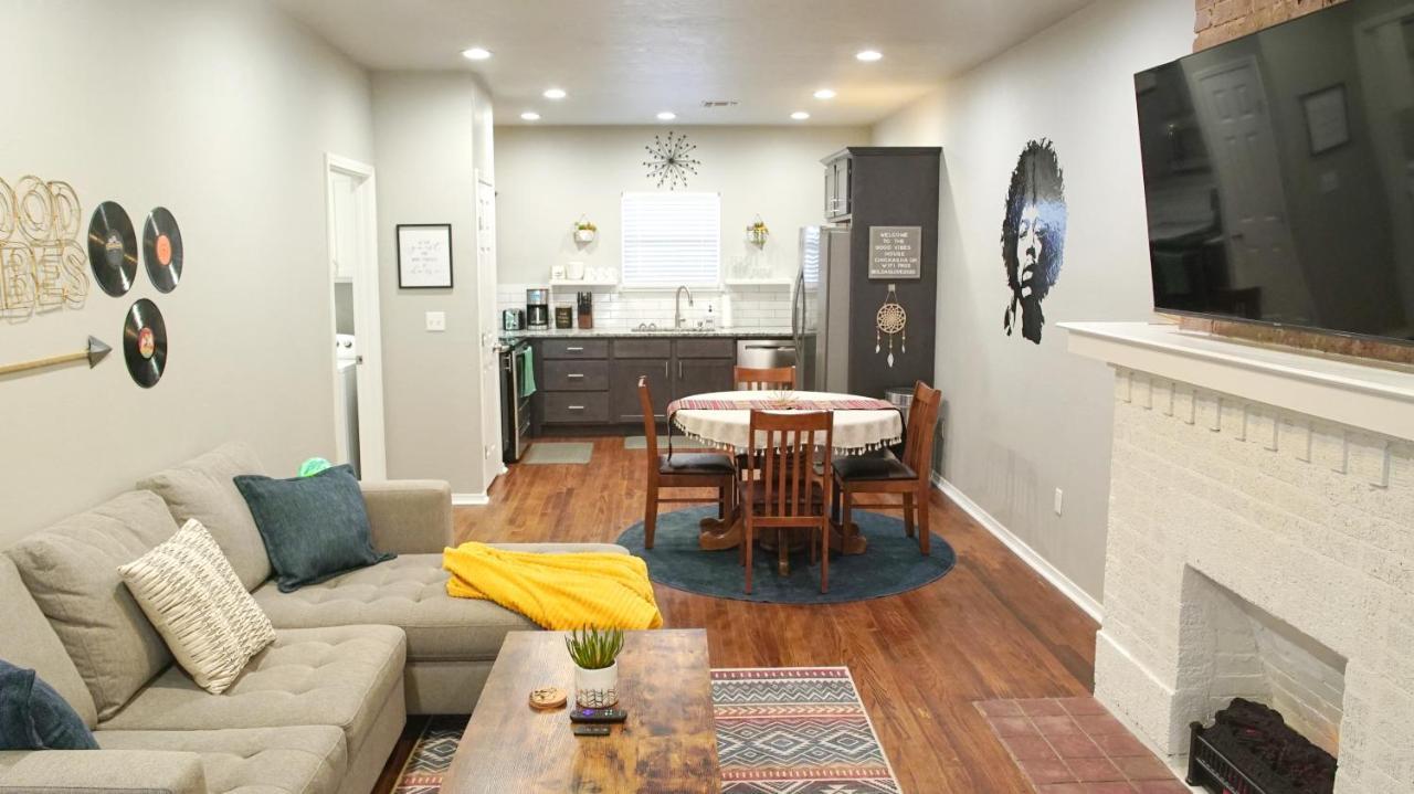 Rock & Roll House, Fiber Internet, Roku Tv, Washer & Dryer, By Dt Chickasha & Leg Lamp! Exterior foto