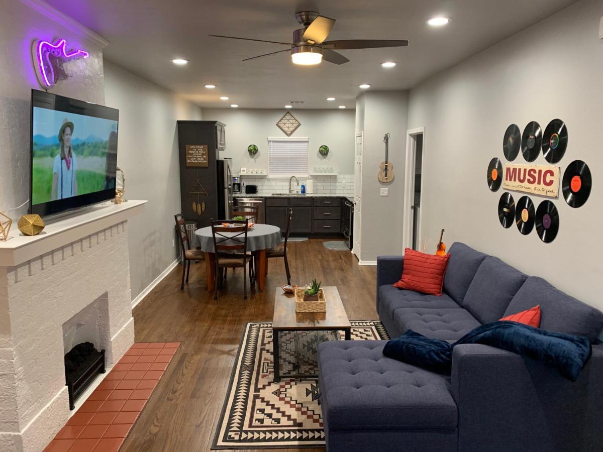 Rock & Roll House, Fiber Internet, Roku Tv, Washer & Dryer, By Dt Chickasha & Leg Lamp! Exterior foto