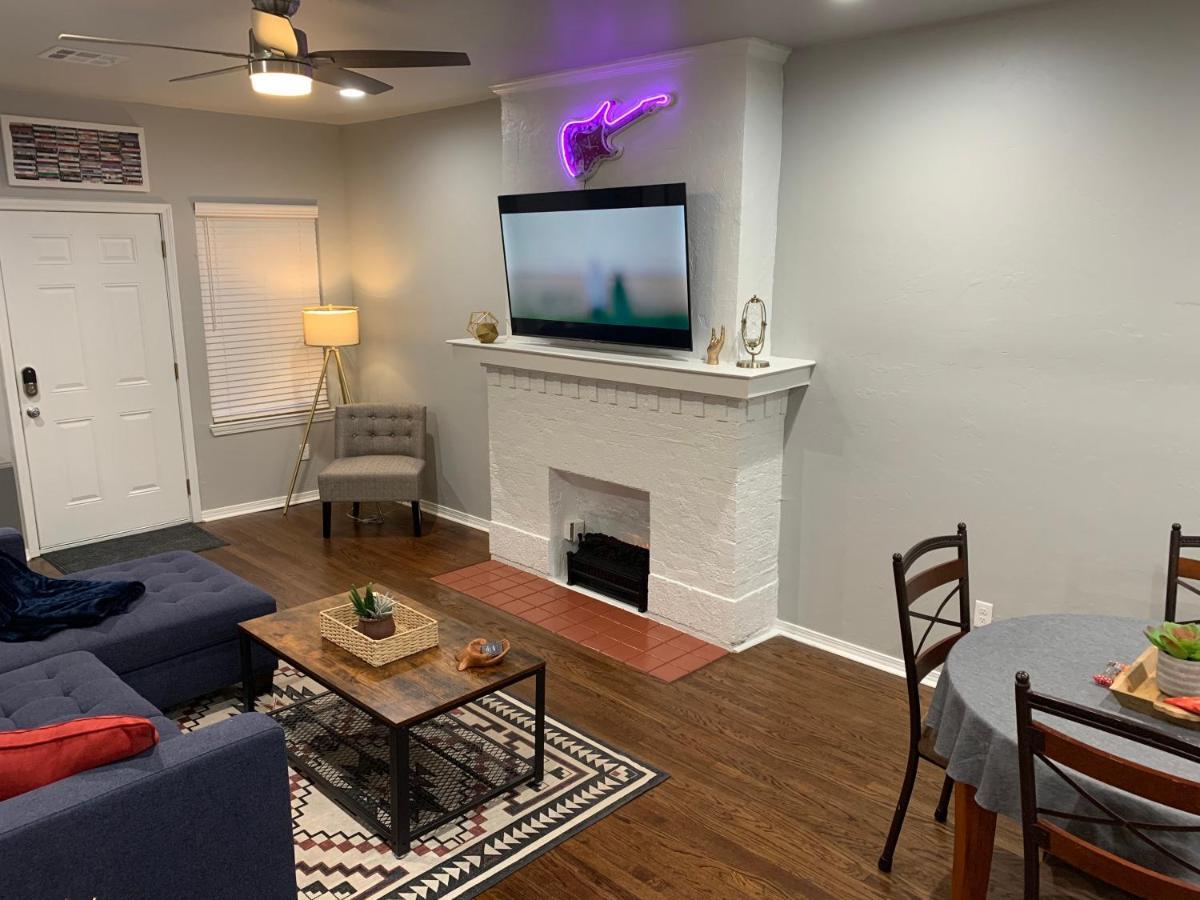 Rock & Roll House, Fiber Internet, Roku Tv, Washer & Dryer, By Dt Chickasha & Leg Lamp! Exterior foto